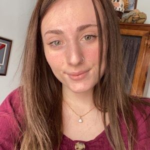 Meet your Posher, Adrienne